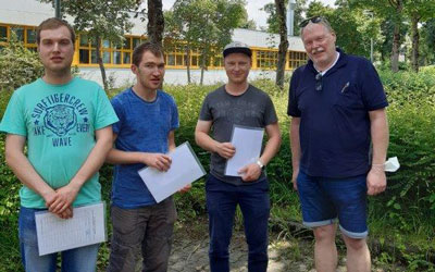 Von links nach rechts: Florian H., Johannes F., Lorentz D. und MAV-Vorsitzender Christian Seidel. Foto: KJF Augsburg/Bernd Langhans