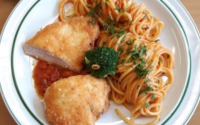 Piccata Milanese mit Tomatenspaghetti